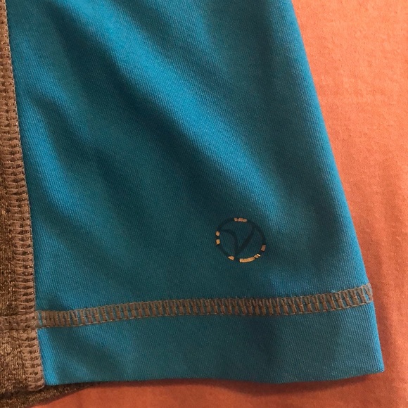 Vogo Athletica Top w/built-in bra - Picture 3 of 5